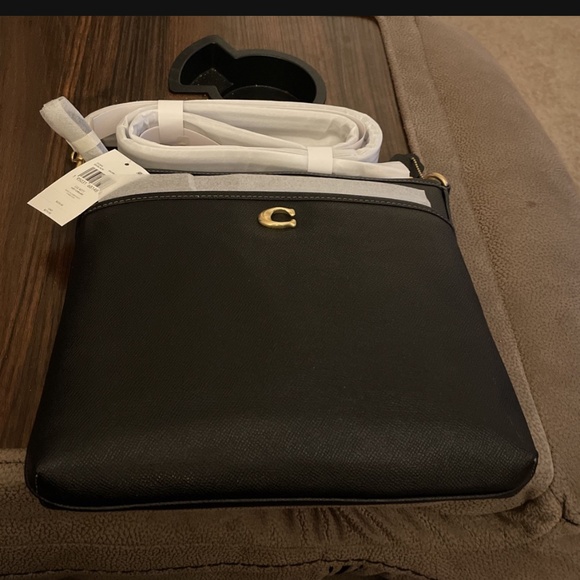 Coach CG KITT CrossBody - Picture 1 of 5